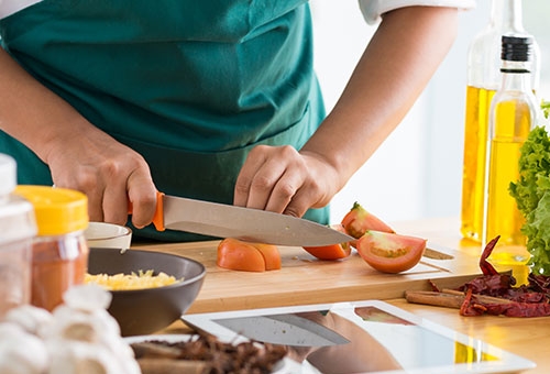 Sai lầm khi nấu bữa tối khiến bạn tăng cân ngay lập tức