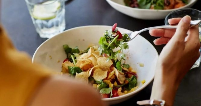 4 điều không bao giờ nên làm sau bữa ăn