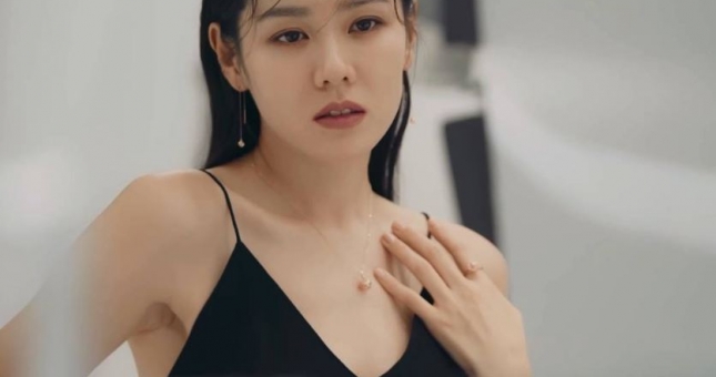 'Chị đẹp U40' Son Ye Jin giữ nét body nóng bỏng nhờ bí kíp đơn giản 