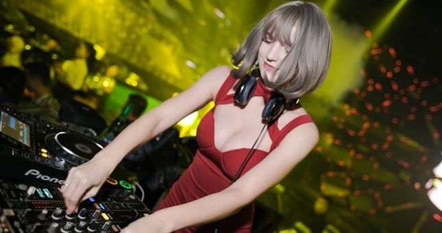 Mỹ nhân DJ Ukraine Alexandra Rud sở hữu body 'sexy' nhờ tập yoga