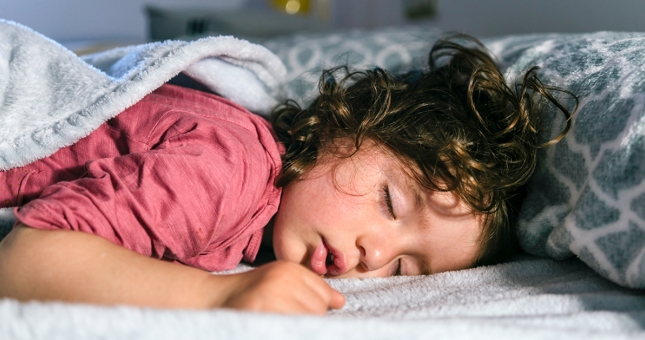 Ngủ 'không dùng gối': Lợi hay hại cho sức khỏe?