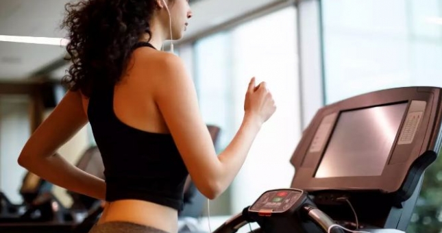 4 bài tập khác có thể làm trên chiếc máy chạy bộ