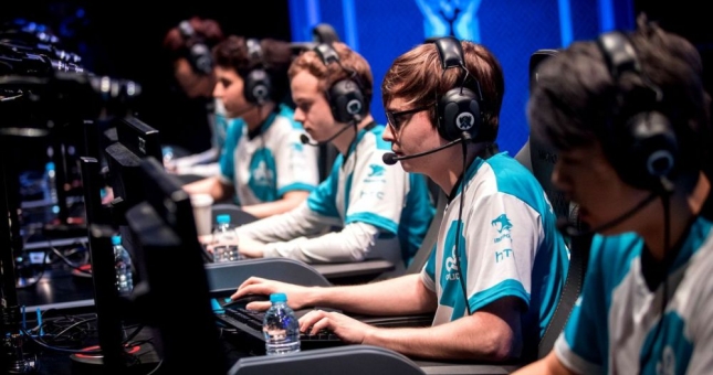 Jensen khiến C9 suýt ôm hận trước Gambit