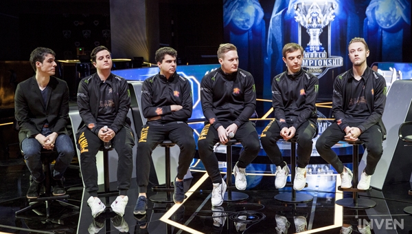 FNC Bwipo: 'Chúng tôi tự tin và sự tự tin sẽ được thể hiện trong trận chung kết'