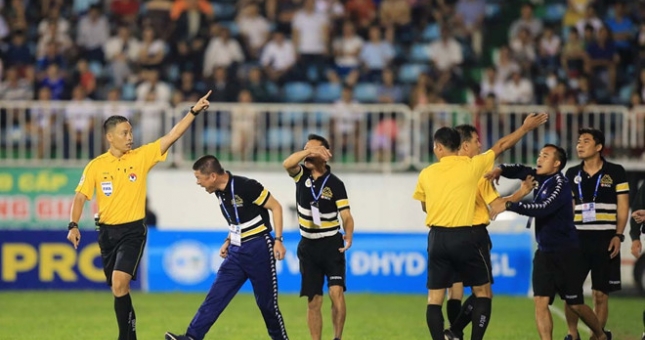 CLB Hà Nội: Đốn củi 3 năm, thiêu một giờ?