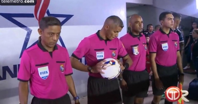 Hy hữu: Trọng tài World Cup là công nhân vệ sinh