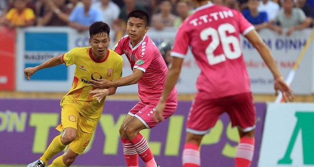 Lê Quốc Phương lại tỏa sáng, Sài Gòn thoát vị trí đáy BXH