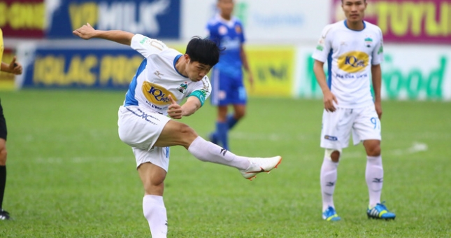 Tiết lộ đoạn hội thoại giữa Công Phượng và Tuấn Mạnh khiến sao U23 nhận thẻ vàng