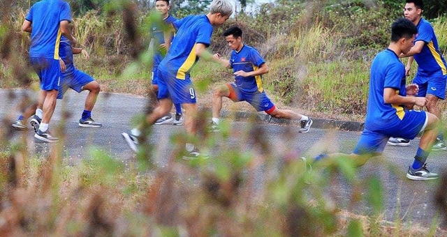 Hai cầu thủ chịu thiệt nhiều nhất khi O. Việt Nam bị 'chơi khăm'