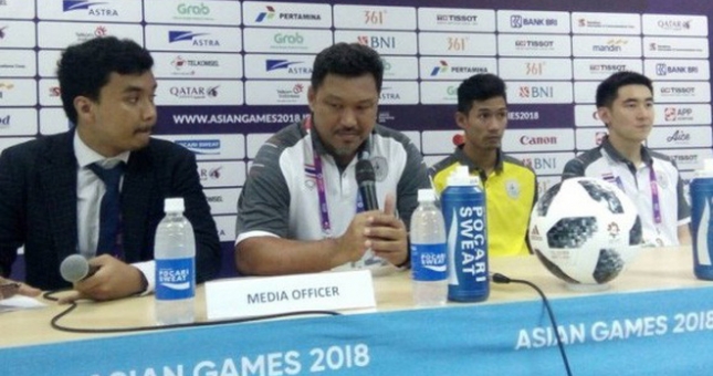 Bị dồn vào cửa tử, HLV Thái Lan vẫn tin vào phép màu