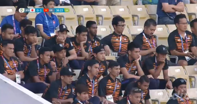 Cả đội Malaysia bất ngờ bỏ tập để đi do thám U23 Việt Nam