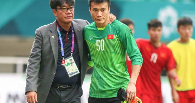 Không thể trách Bùi Tiến Dũng vì UAE sút penalty quá tốt