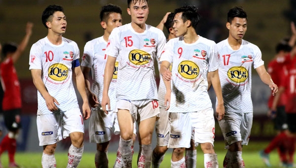 HAGL gục ngã trước TP HCM trong trận cầu 8 bàn