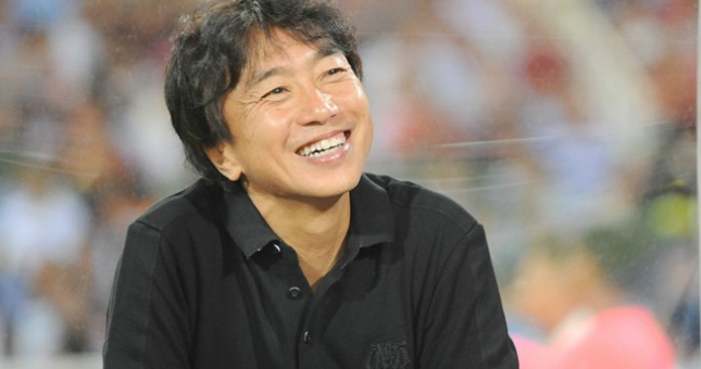 HLV Miura: Khán giả đến sân đông vì cầu thủ TP HCM đẹp trai