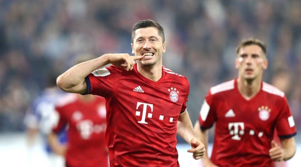 Thắng Schalke, Bayern nối dài mạch bất bại