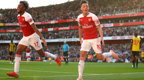 Thắng đầy may mắn, Arsenal chiếm vị trí thứ 4 từ tay Watford