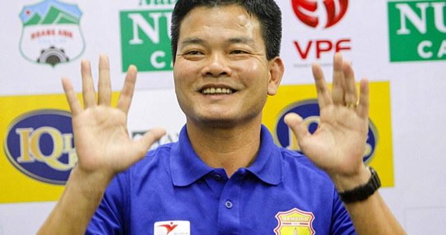 HLV 2 đội đá play-off nói gì trước trận đấu sống còn?