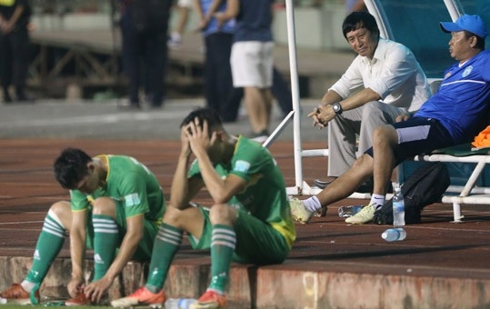 Đội rớt hạng V-League 'xù' lương cầu thủ?