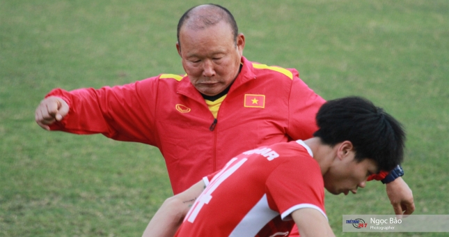 Phút 'lầy lội' của HLV Park và tràng cười sảng khoái của ĐTVN