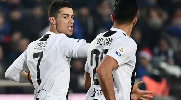 Vào sân từ ghế dự bị, Ronaldo lại sắm vai người hùng của Juventus