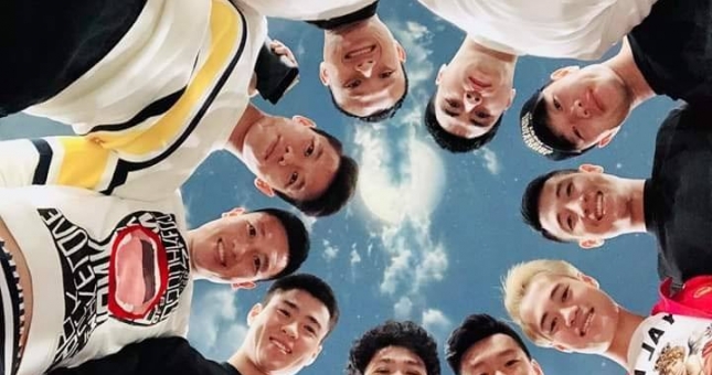 Vạch trần chiêu thức chụp ảnh tự sướng cực hot của các soái ca ĐT Việt Nam