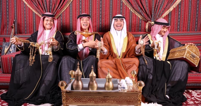 Tuyển thủ Việt Nam mừng sinh nhật đồng đội bằng ngọc ngà, châu báu