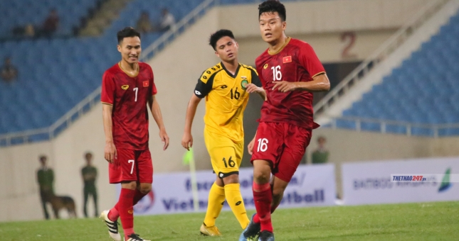 Thầy Park định 'chơi lớn' khi đưa trung vệ U23 VN lên đá tiền đạo