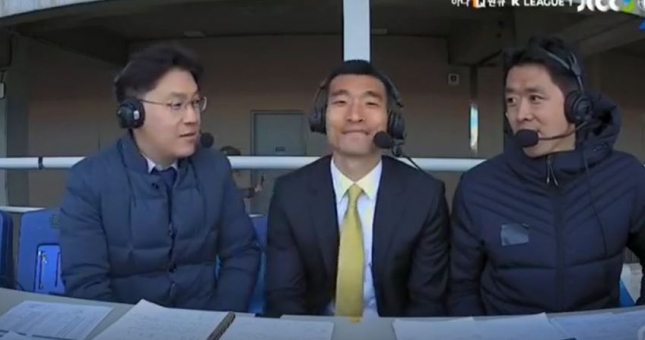 VIDEO: BLV Hàn Quốc trầm trồ, nuối tiếc với bàn thắng 'hụt' của Công Phượng