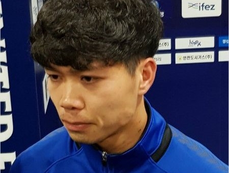 Công Phượng: 'Tôi phải chơi như một tiền vệ vì có quá ít khoảng trống'