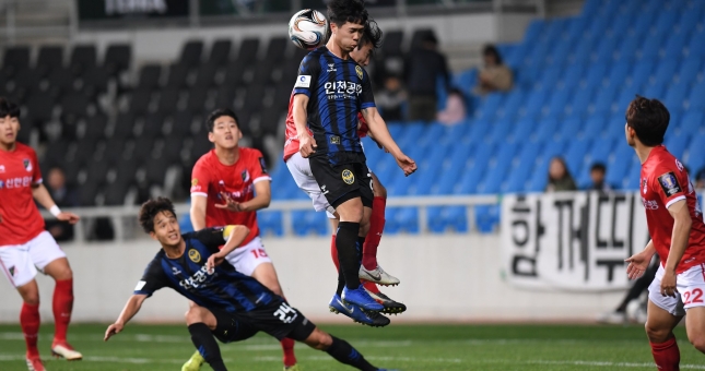 'Nếu Incheon không chắp cánh, Công Phượng sẽ tự phải tìm cách bay lên'