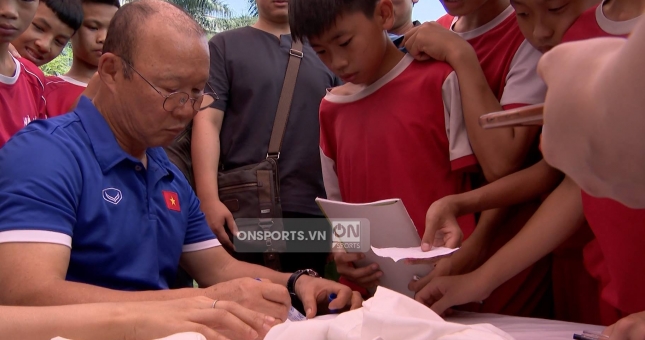 HLV Park về thăm nơi sản sinh ra Quang Hải, Đình Trọng, Duy Mạnh