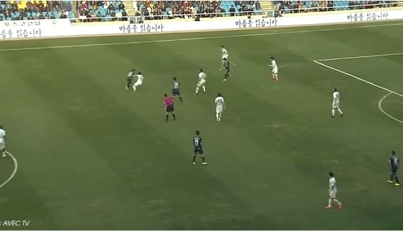 VIDEO: Công Phượng kém nổi bật khi đá hộ công trong đội hình Incheon
