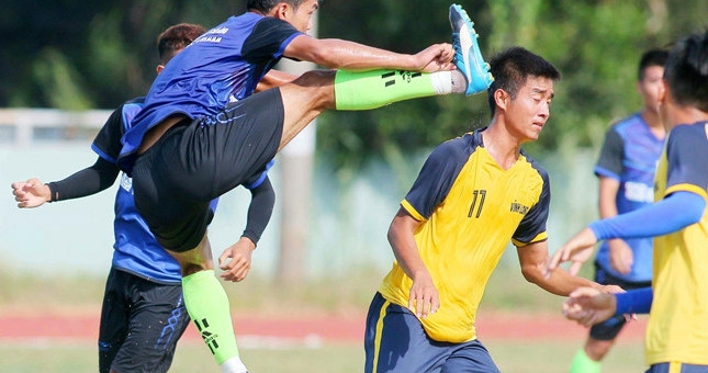 Cầu thủ Việt Nam đánh nhau như võ sĩ trước thềm giải hạng Nhì QG 2019