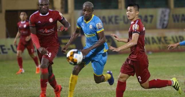 TP. Hồ Chí Minh 'nhẹ nhàng' nới rộng khoảng cách với Hà Nội