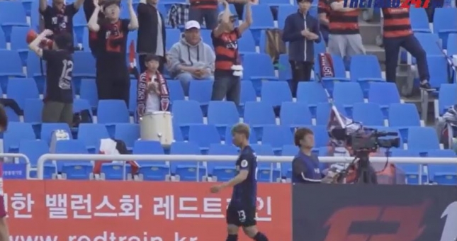 VIDEO: Mỗi pha chạm bóng, Công Phượng lại được CĐV Incheon reo hò tán thưởng
