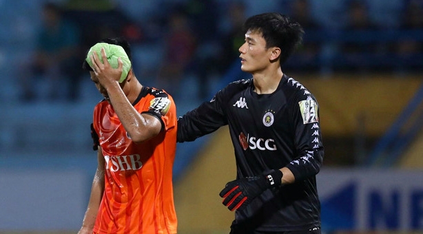 Bùi Tiến Dũng vẫn được vinh danh dù để thủng lưới ngày ra mắt Hà Nội FC