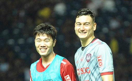 Đặng Văn Lâm nói với Xuân Trường: 'Anh nhớ em nhiều lắm'