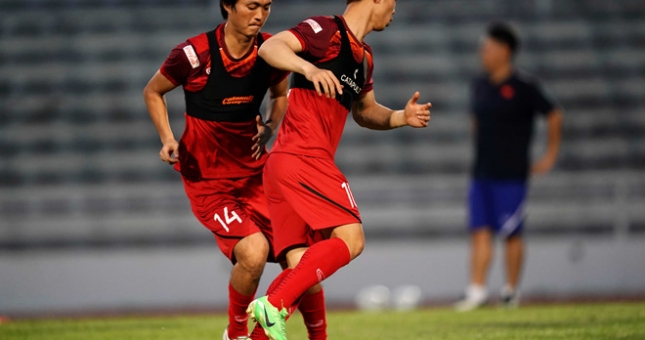 ĐT Việt Nam lạ lẫm trong bộ đồ công nghệ cao trước ngày đấu Thái Lan