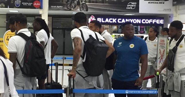 VIDEO: Thái Lan buồn rười rượi trên chuyến bay với Nhà vô địch King's Cup