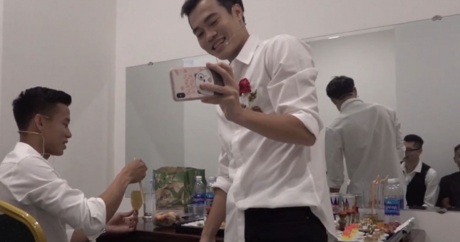 VIDEO: Văn Toàn bị gọi là mồm rộng khi hăng say làm 'Vê lốc'