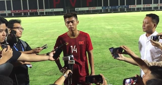 VIDEO: Người ghi bàn duy nhất cho U22 Việt Nam bị 'chỉnh' khi đọc sai tên thầy Park 