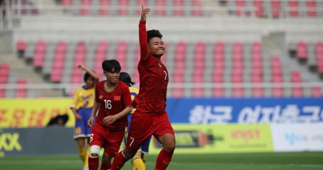 Cầu thủ U19 nữ Việt Nam có vẻ ngoài giống hệt Hà Đức Chinh