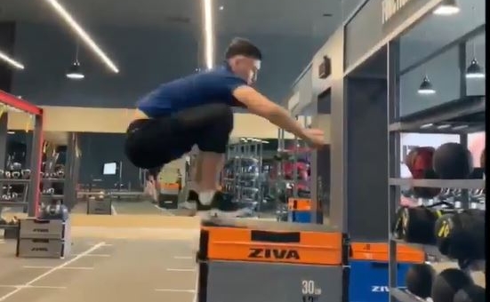 VIDEO: Đặng Văn Lâm thể hiện sức bật 'không tưởng' khiến fan trầm trồ