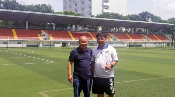 HLV Park đích thân đi tìm sân cỏ nhân tạo cho U22 Việt Nam