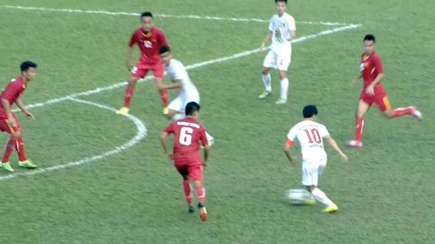 VIDEO: Pha chọc khe kiểu lườm rau gắp thịt của Công Phượng