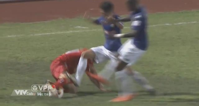 Tổng hợp những pha chơi xấu mà cầu thủ HAGL phải chịu trước Hà Nội FC