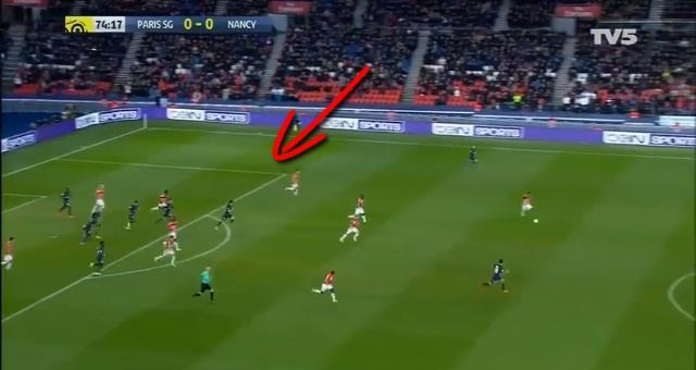 Pha nước rút khó tin khi Cavani sắm vai 'tiền đạo phòng ngự'