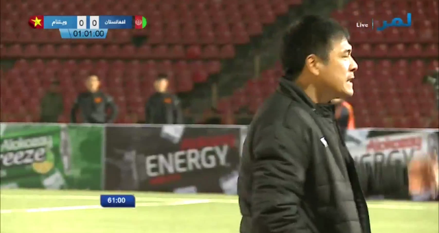 VIDEO: HLV Hữu Thắng bực tức sau serie bỏ lỡ của các học trò