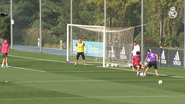 James Rodriguez tái hiện hoàn hảo tuyệt kỹ của Ronaldinho