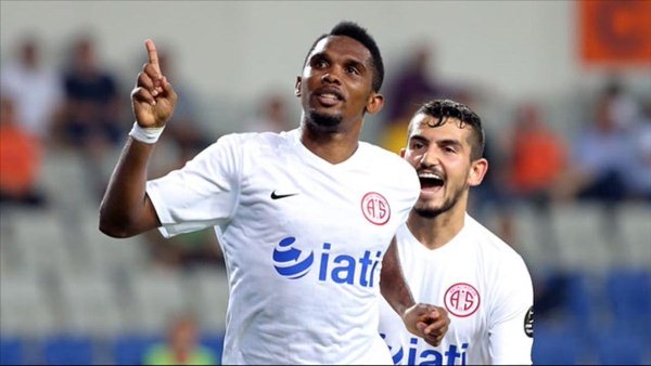 VIDEO: Màn ban bật ghi bàn đầy hy hữu của Samuel Eto'o